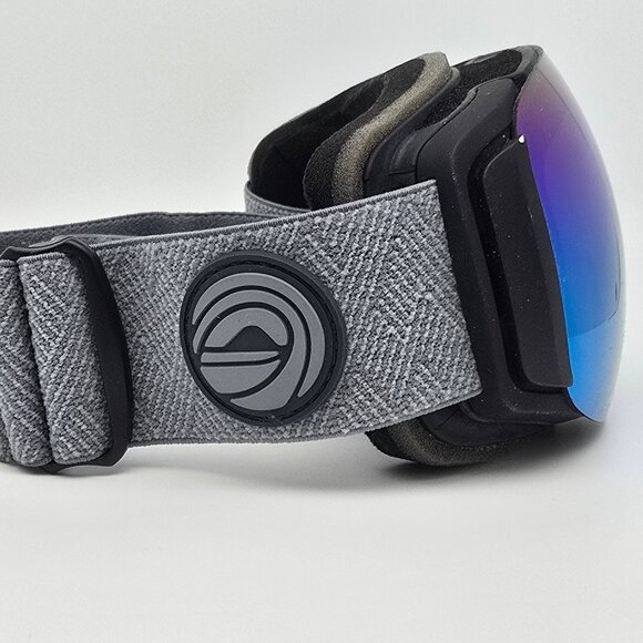 *SOLD* Wildhorn Outfitters Roca Black Frame Aurora Stealth Ice Blue Lens Goggles - Picture 5 of 8